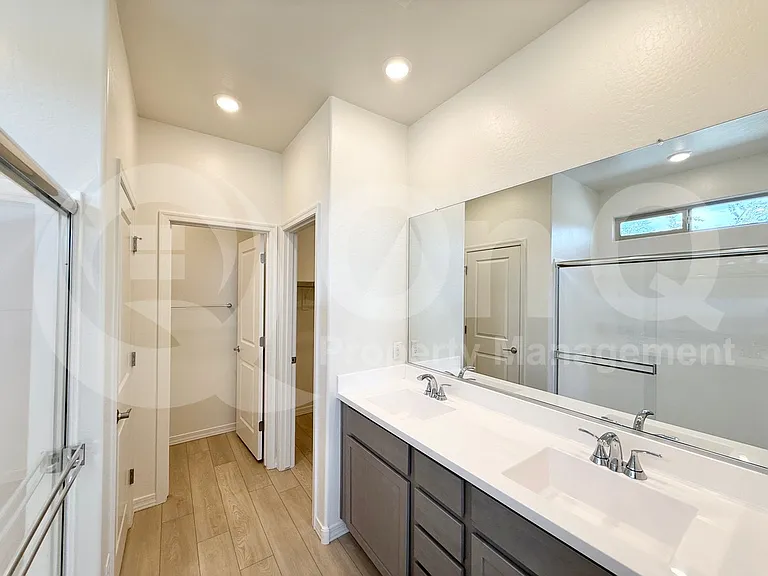 2980 E Augusta Ave — Photo 25