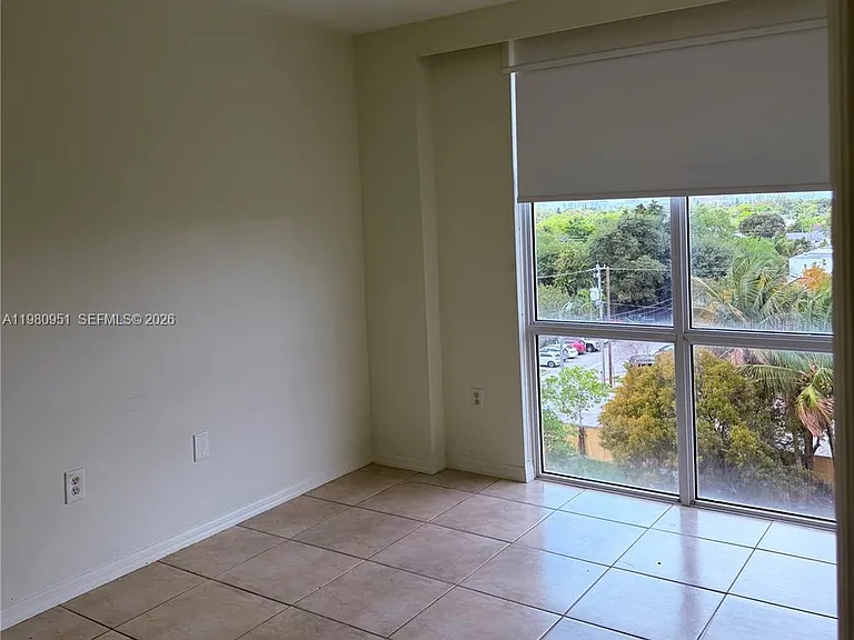 900 SW 8th St #604 — Photo 37