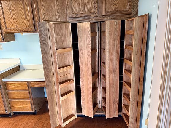 5th image of 22500-1075 North Ave
