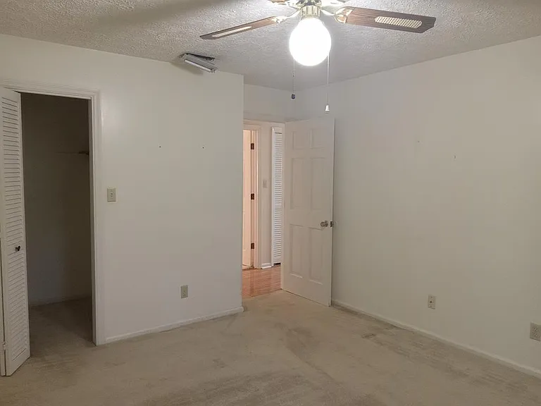 2243 Oakgrove Cir — Photo 38