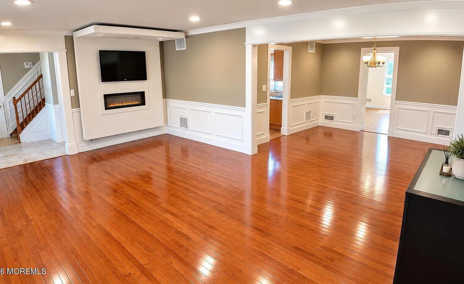 5 bed, 3.5 bath, 2836 sqft, $5,900 — Photo 2