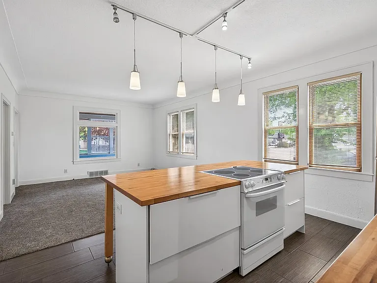 144 8th Ave S #1 — Photo 7