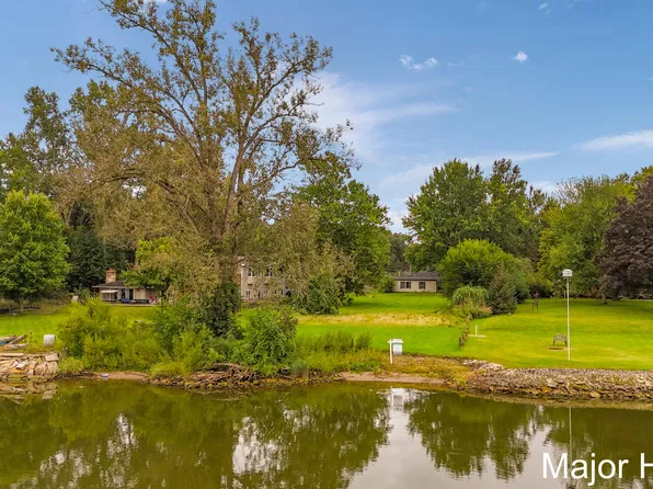 10383 N Cedar Dr, Grand Haven, MI 49417