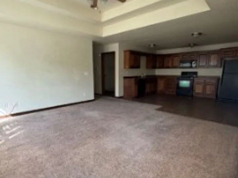 308-402 Hodge Dr — Photo 2