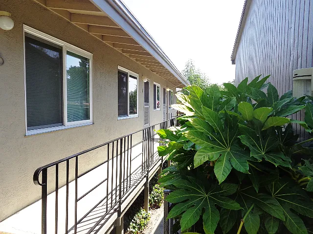 20200 Forest Ave — Photo 2