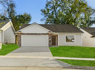 4315 Grover Woods Ln, Des Moines, IA 50317