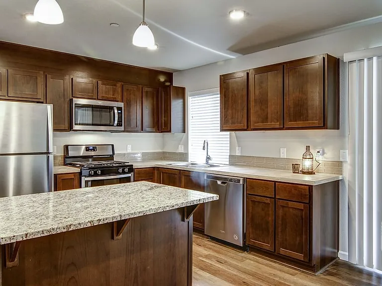 14615 NE Rose Pkwy — Photo 3