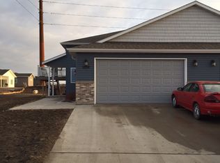 1826 35th Ave SE, Minot, ND 58701