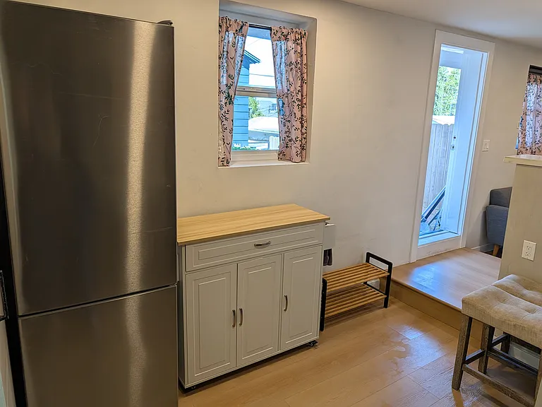 3658 1/3 Fredonia Dr — Photo 6