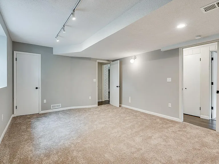 3132 Utah Ave N — Photo 21