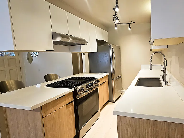 3425 E 15th St #4 — Photo 4