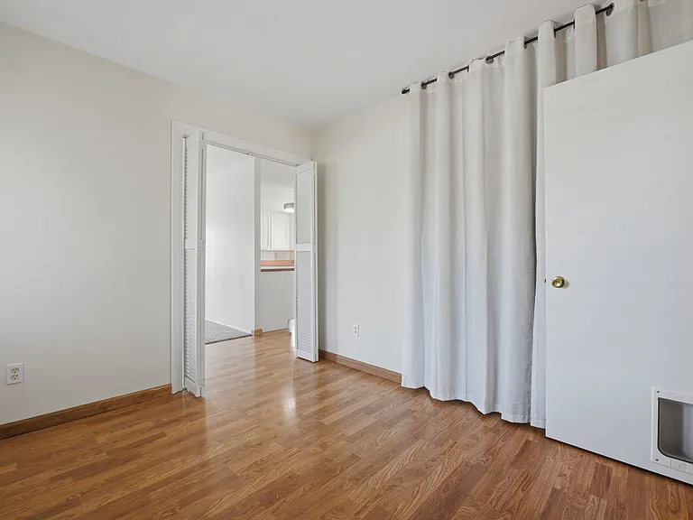 1712 Greentree Rd — Photo 12