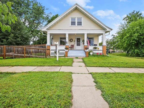 909 Monroe St, Sauk City, WI 53583