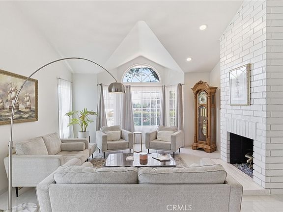 4th image of 3642 Locust Ave