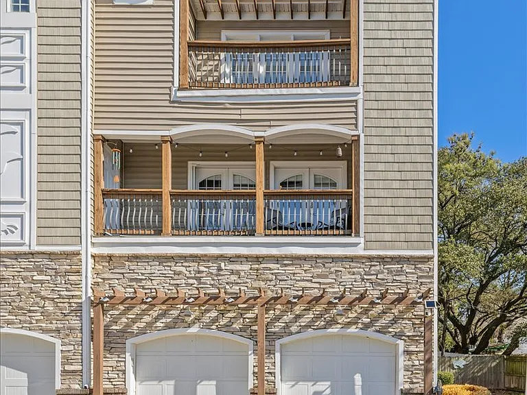 9512 14th Bay St — Photo 1