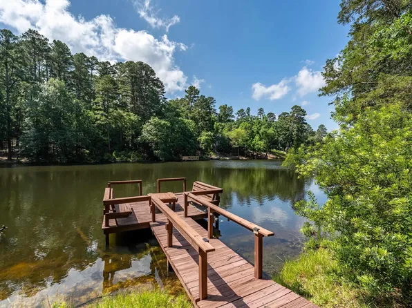 381 Winding Trl, Holly Lake Ranch, TX 75765