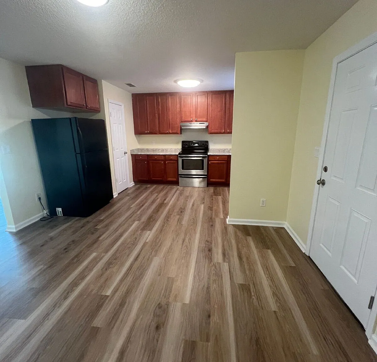 3 bed, 2.0 bath, 1296 sqft, $1,600 — Photo 4