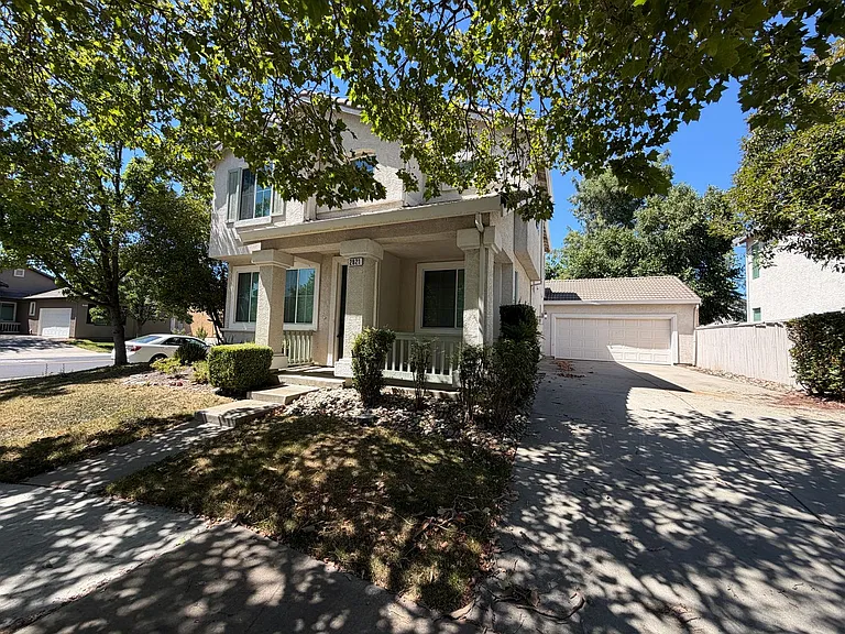 2821 Babson Dr — Photo 2