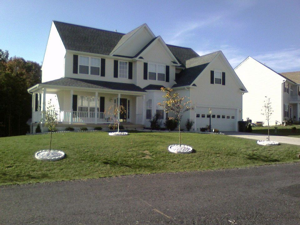 1st image of 558 Greenbriar Dr