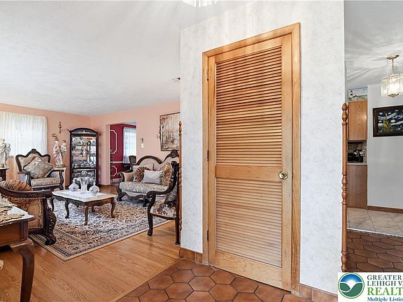 5th image of 3303 Barklay Rd