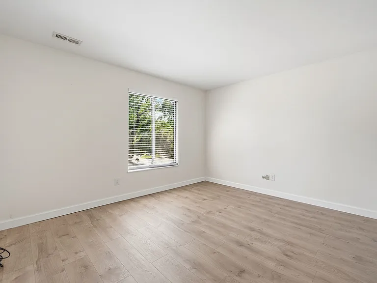 1021 Adworth Dr #J — Photo 13