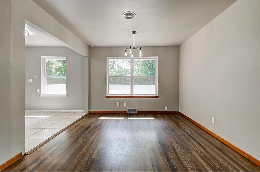 4 bed, 2.5 bath, 1715 sqft, $2,330 — Photo 4
