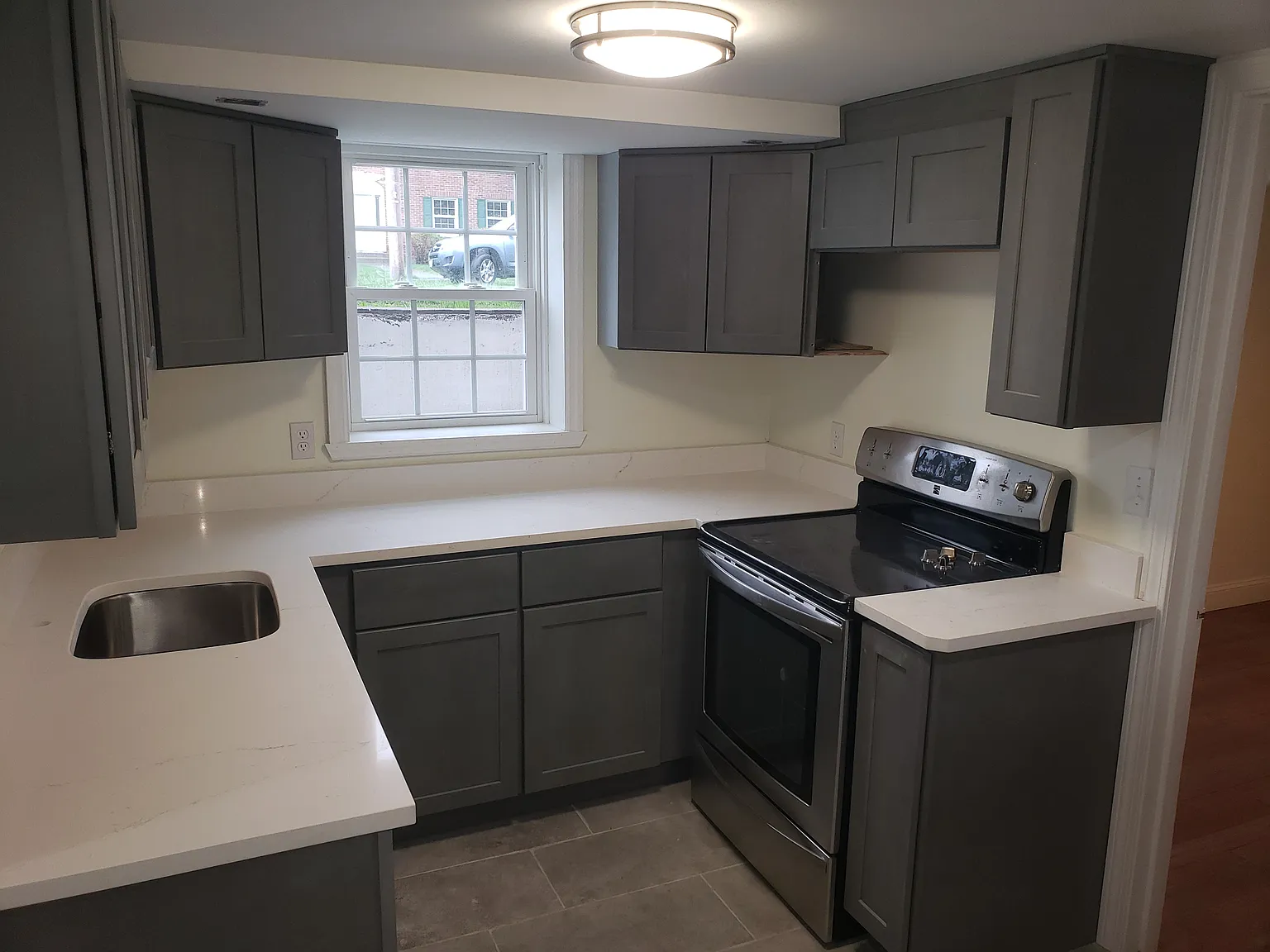1 bed, 750 sqft, $1,350 — Photo 3