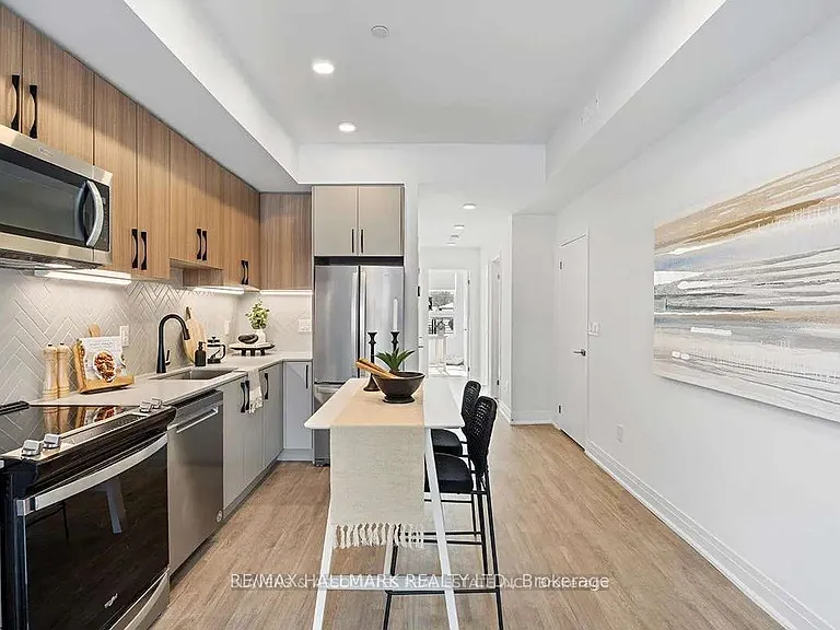 15 Brenthall Ave #17 — Photo 2