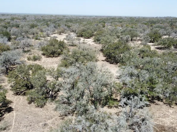 000 Silva Ln, Somerset, TX 78069