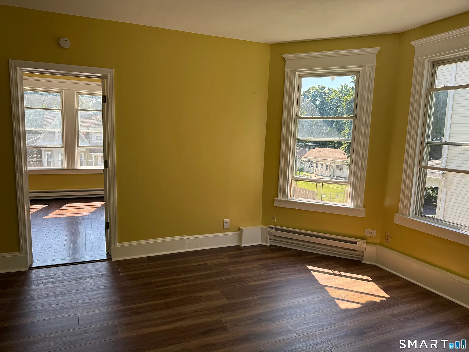 3 bed, 1.0 bath, 1196 sqft, $1,950 — Photo 2