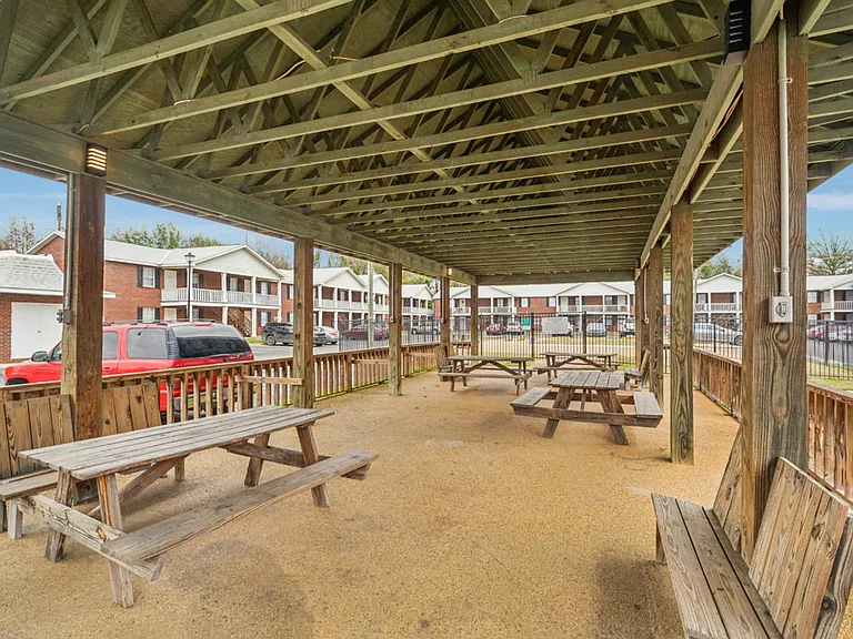 Valley Square Apartments — Photo 10