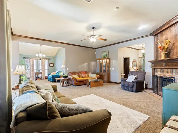 313 Durkee Rd, Yukon, OK 73099