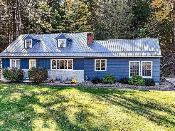 9847 Seymour St, Houghton, NY 14744