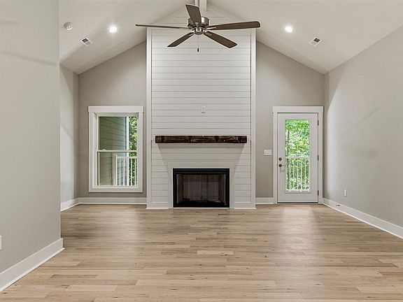 5th image of 820 Hill Rd