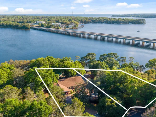 104 Bayou Dr, Niceville, FL 32578
