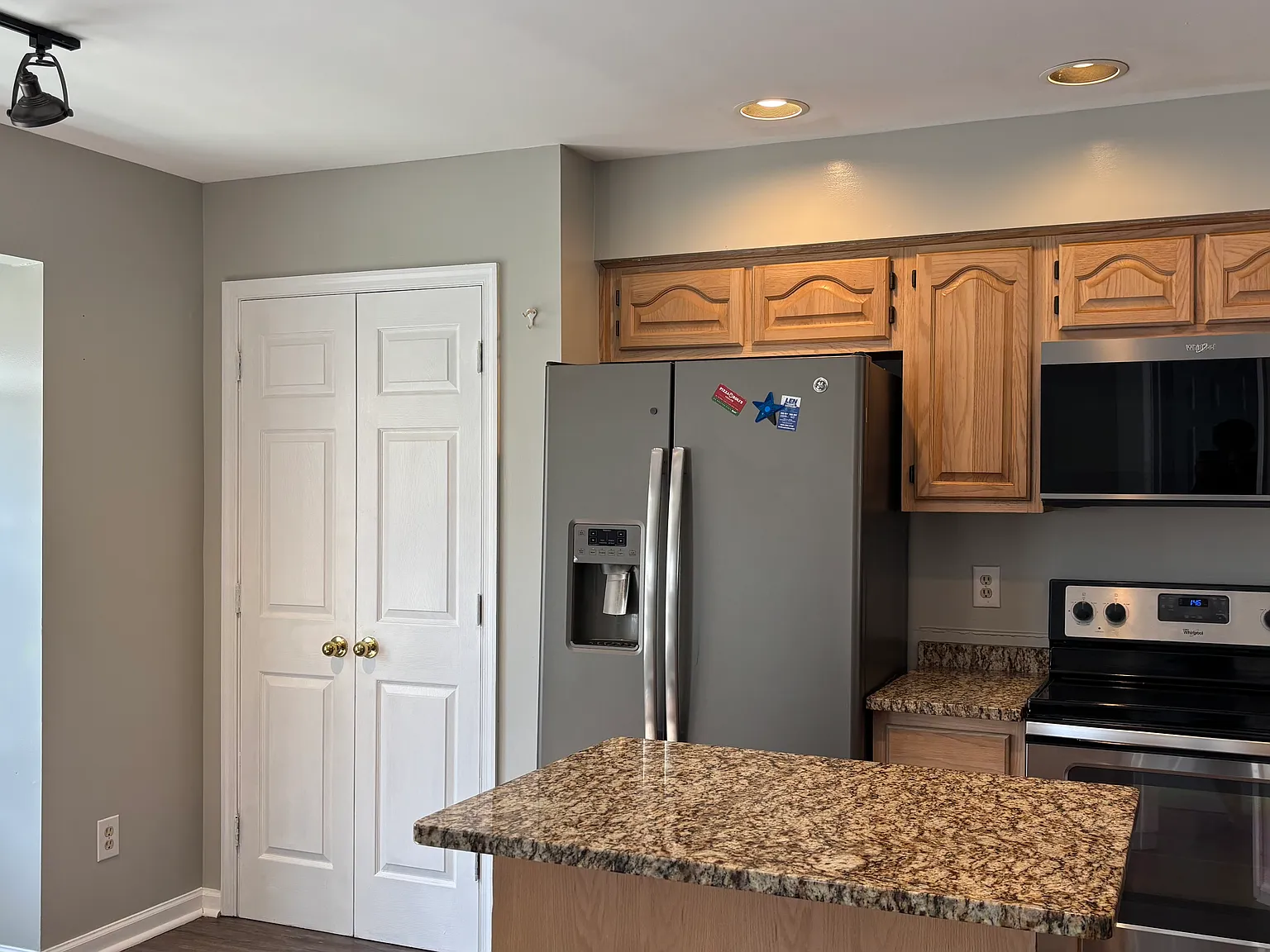 4 bed, 3.5 bath, 2510 sqft, $2,900 — Photo 3