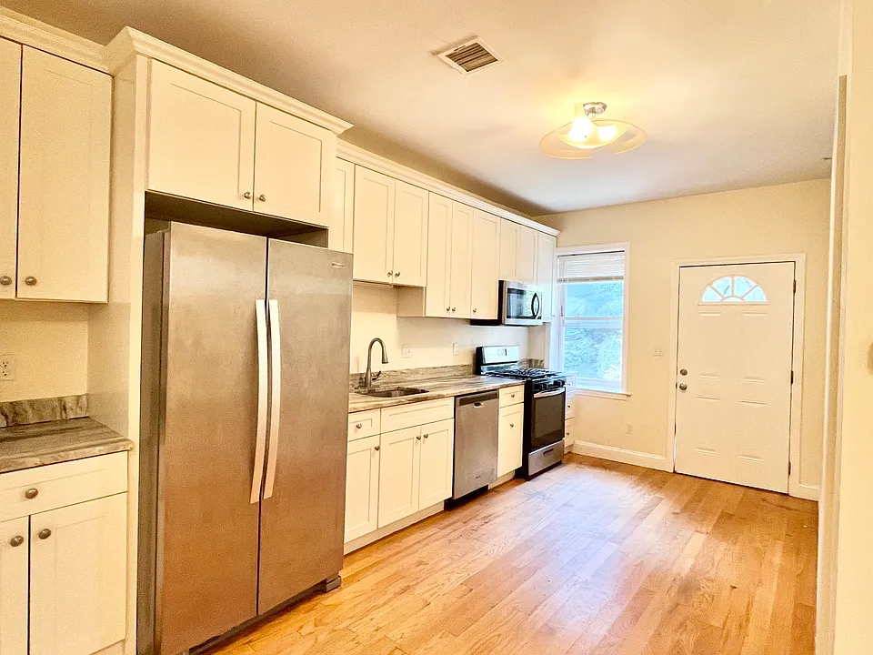 52 Guild St #1