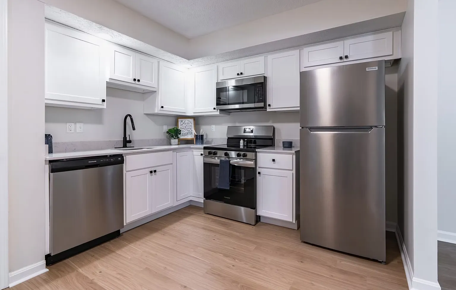 Lochwood Apartments — Photo 4