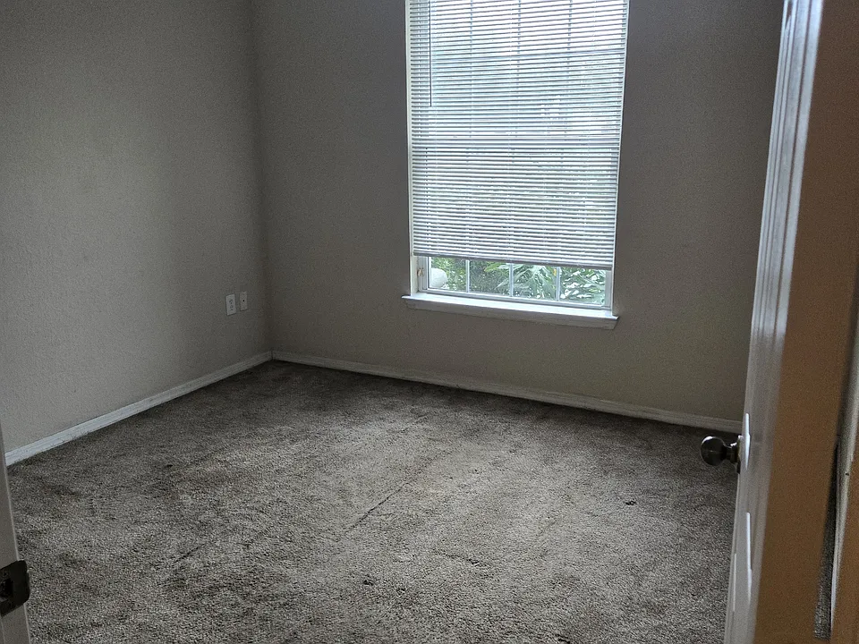 10213 Courtney Palms Blvd #103