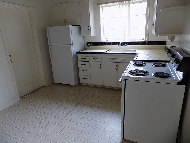 2537 Greta Pl — Photo 3