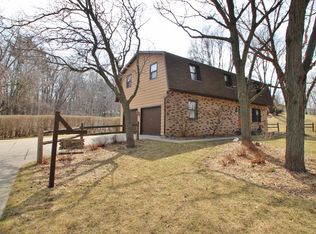 325 Indian Springs Dr, Green Bay, WI 54302