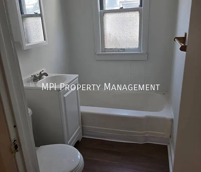5951 N 37th St #LOWER — Photo 5