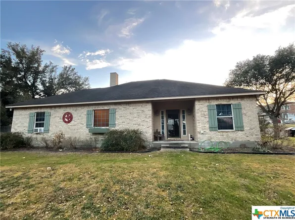 104 N Avenue B, Shiner, TX 77984
