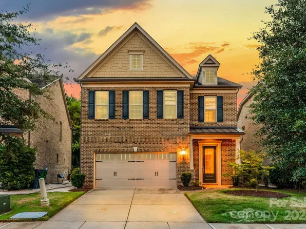 8505 Garden View Dr, Charlotte, NC 28277