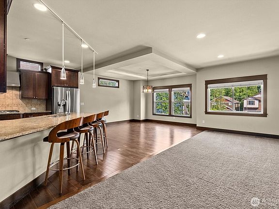 3rd image of 1357 Elma Place NE