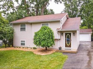 2591 Hartline Dr, Rochester Hills, MI 48309