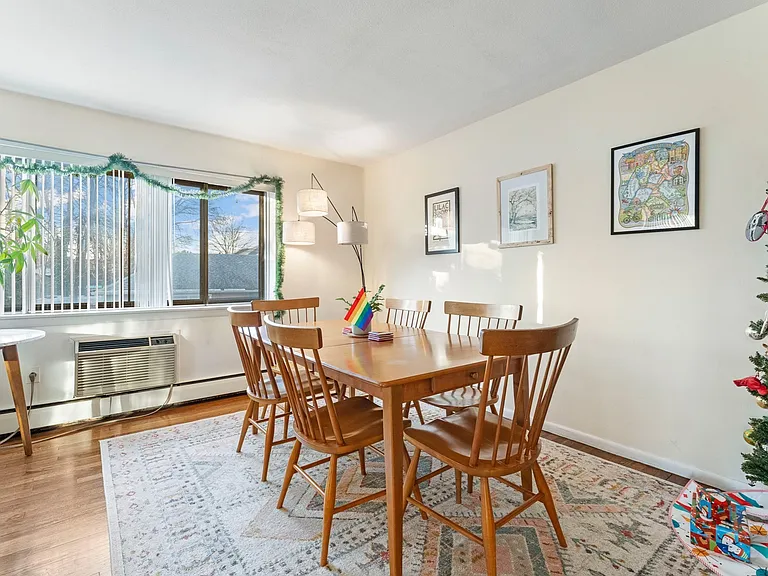 425 S Huntington Ave #6 — Photo 5