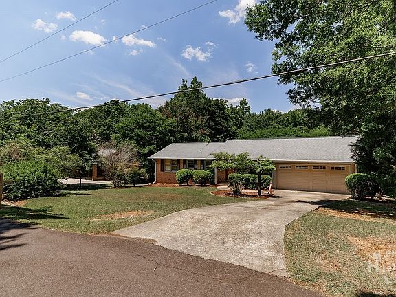 2nd image of 1141 Tuxedo Lane