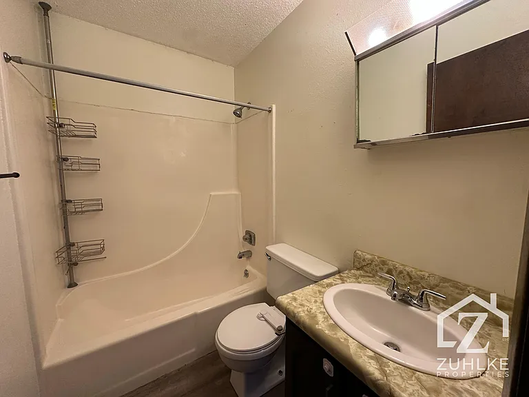 220 E Court St #3A — Photo 6