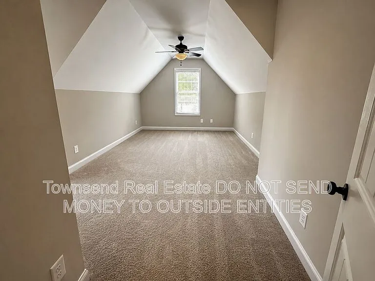 621 Blawell Cir — Photo 23